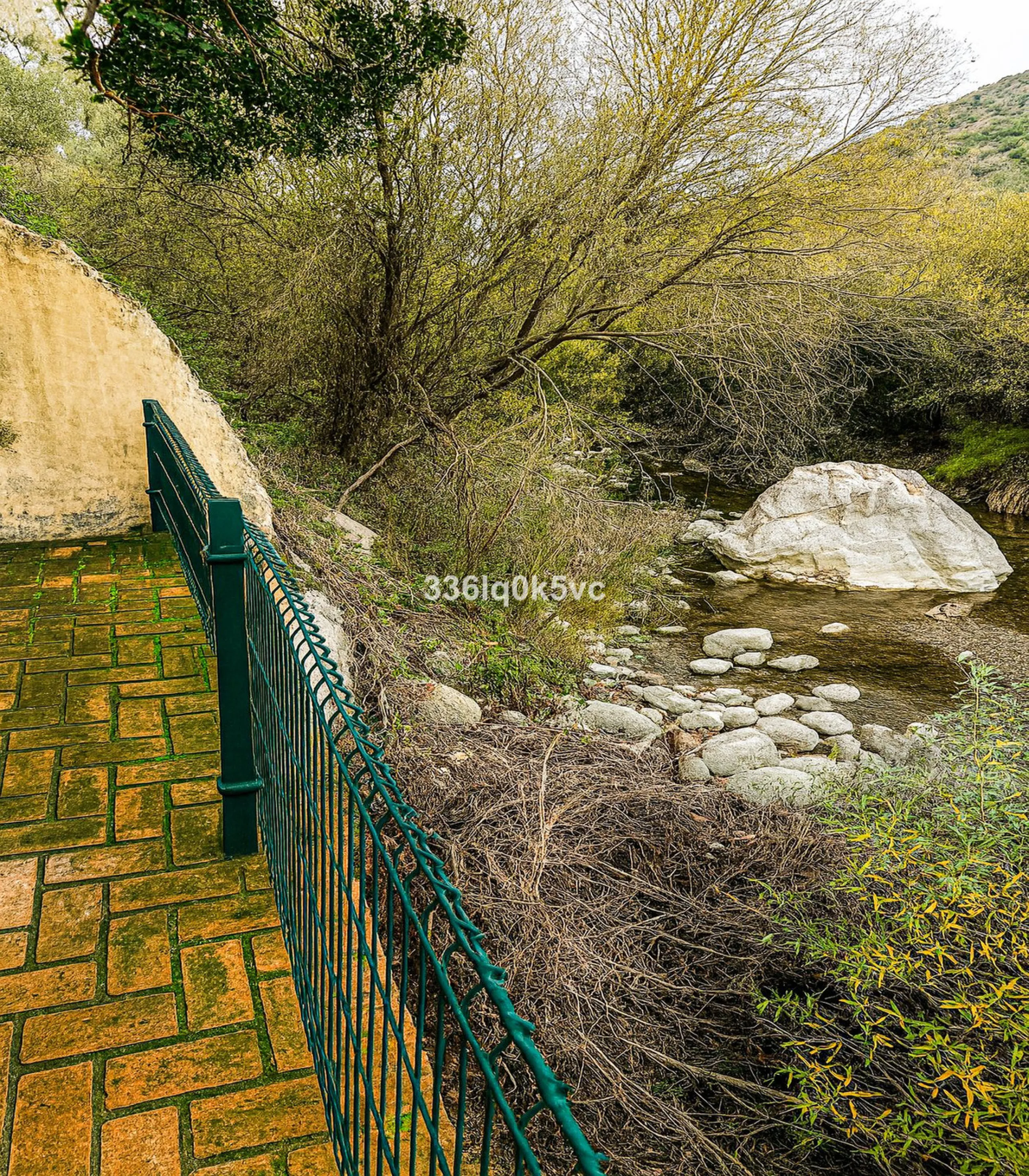 Discover this characterful, traditional Spanish-style villa in an exceptional location in Benahavís, set right beside the river. The villa offers five spacious bedrooms and three bathrooms, making it ideal for those looking for a generous family home or a