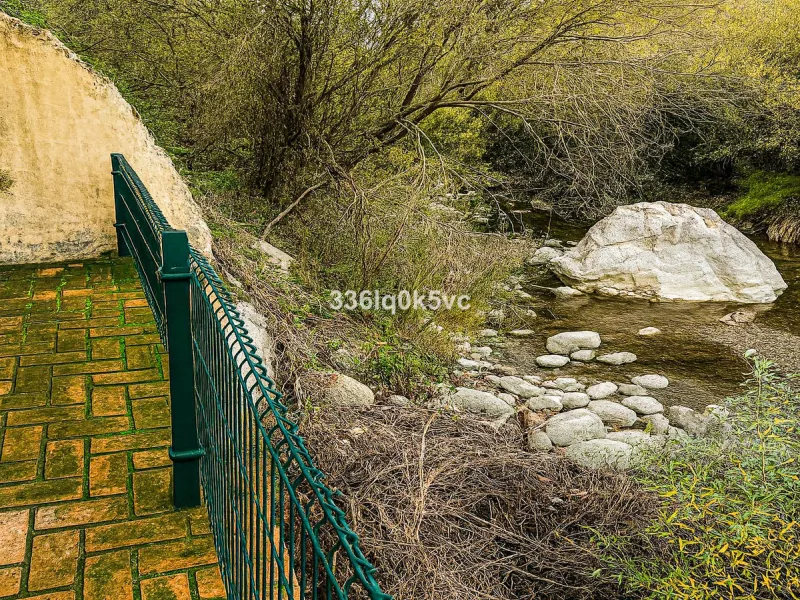 Discover this characterful, traditional Spanish-style villa in an exceptional location in Benahavís, set right beside the river. The villa offers five spacious bedrooms and three bathrooms, making it ideal for those looking for a generous family home or a