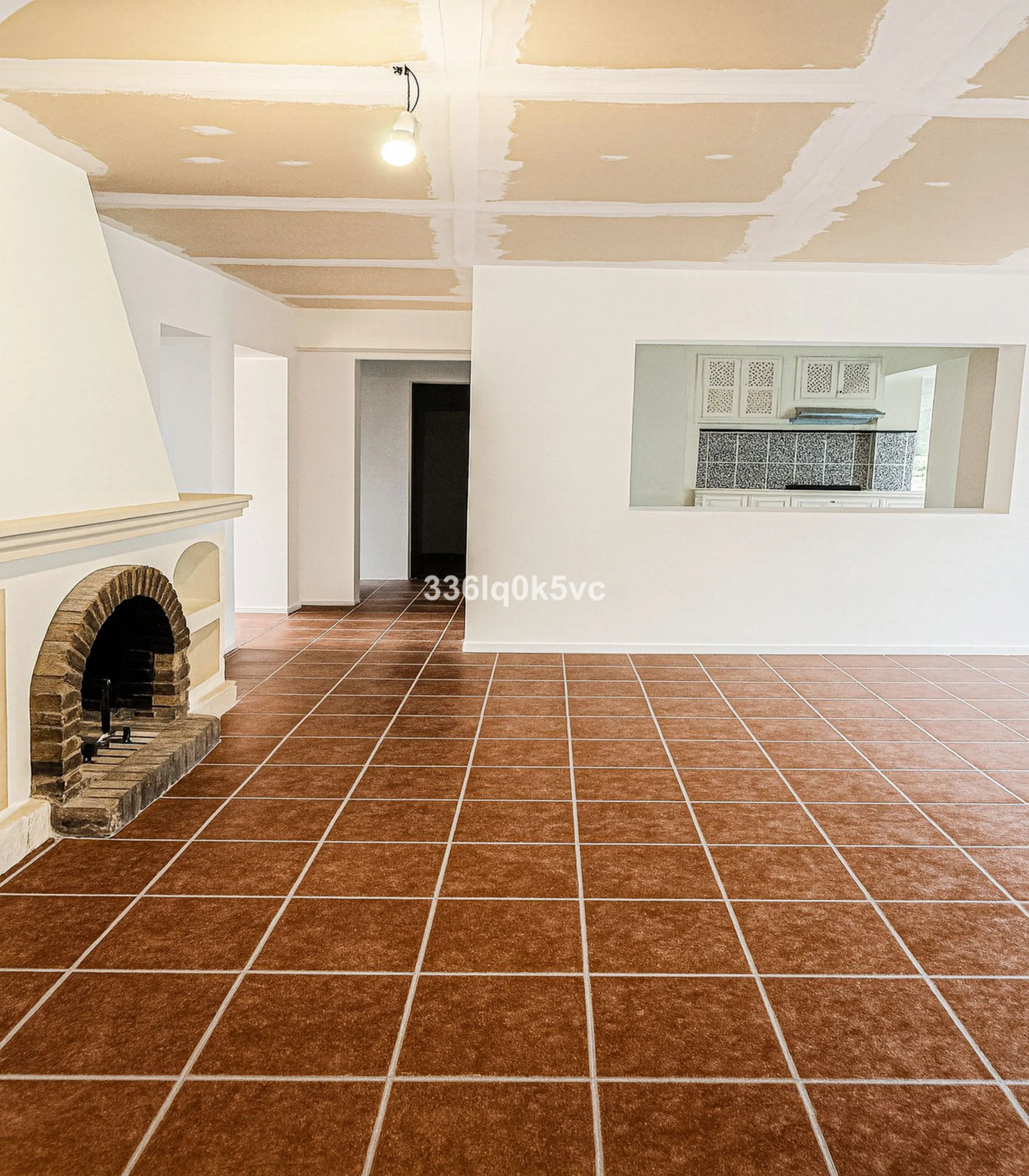 Discover this characterful, traditional Spanish-style villa in an exceptional location in Benahavís, set right beside the river. The villa offers five spacious bedrooms and three bathrooms, making it ideal for those looking for a generous family home or a