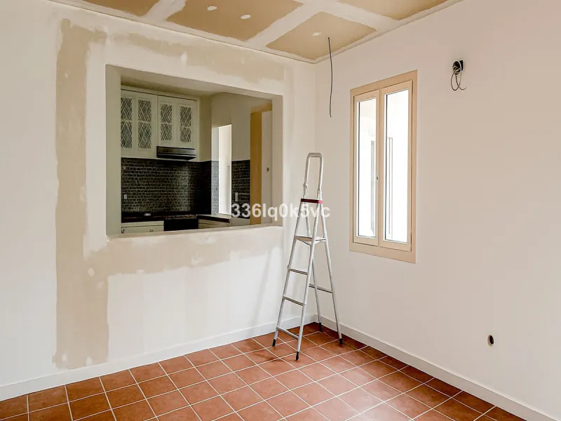 Discover this characterful, traditional Spanish-style villa in an exceptional location in Benahavís, set right beside the river. The villa offers five spacious bedrooms and three bathrooms, making it ideal for those looking for a generous family home or a