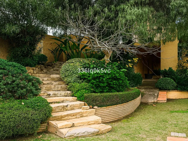 Discover this characterful, traditional Spanish-style villa in an exceptional location in Benahavís, set right beside the river. The villa offers five spacious bedrooms and three bathrooms, making it ideal for those looking for a generous family home or a