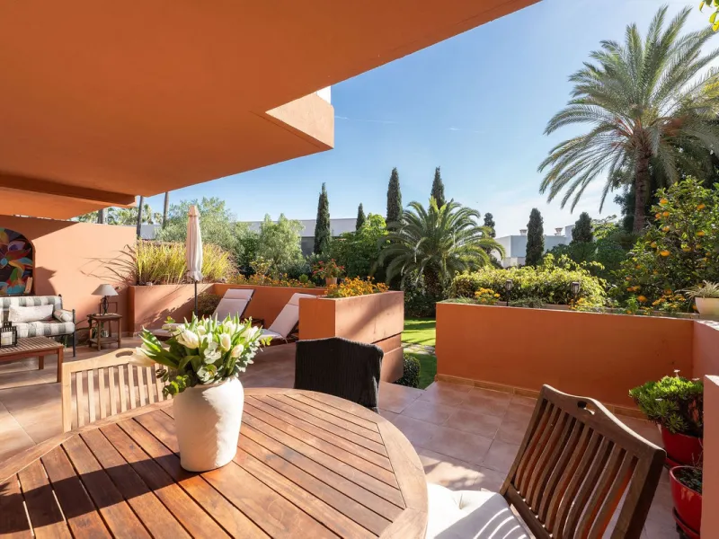 Just a short walk from the beach, this spacious two-bedroom apartment offers direct access to the beautifully maintained garden and swimming pool via a wide private terrace.