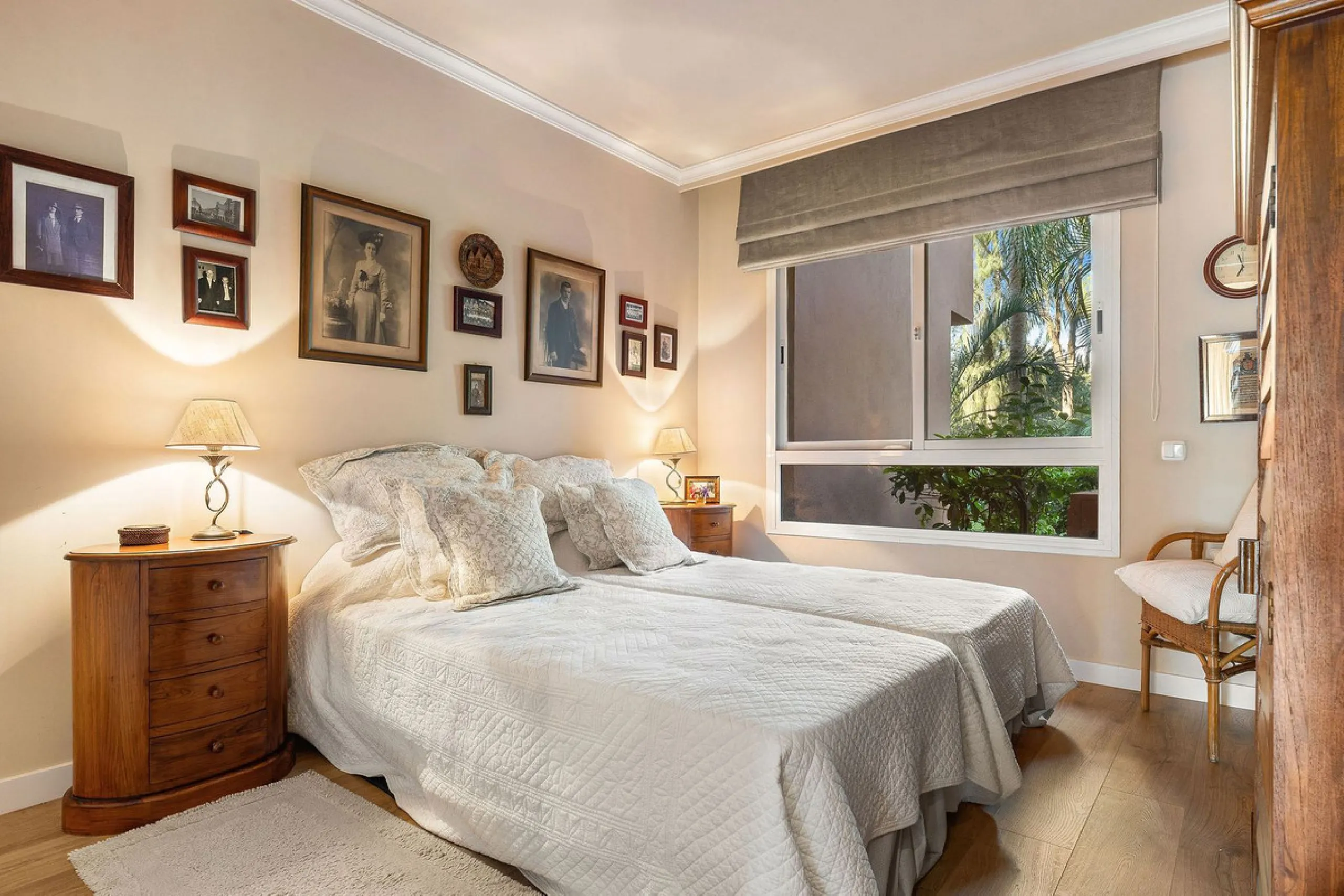 Just a short walk from the beach, this spacious two-bedroom apartment offers direct access to the beautifully maintained garden and swimming pool via a wide private terrace.
