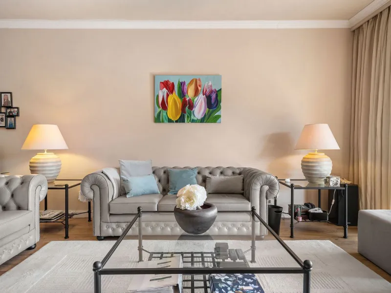 Just a short walk from the beach, this spacious two-bedroom apartment offers direct access to the beautifully maintained garden and swimming pool via a wide private terrace.