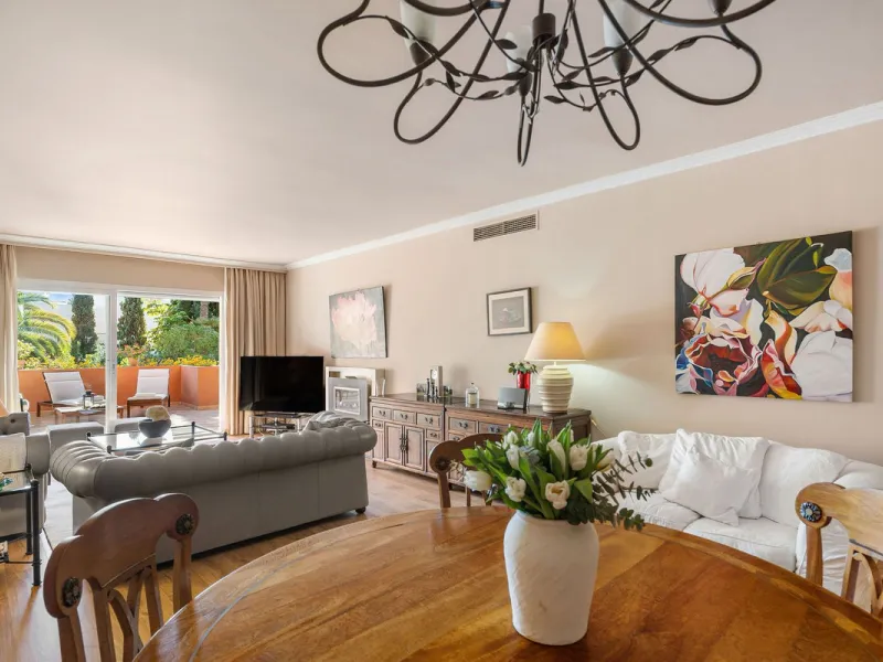 Just a short walk from the beach, this spacious two-bedroom apartment offers direct access to the beautifully maintained garden and swimming pool via a wide private terrace.