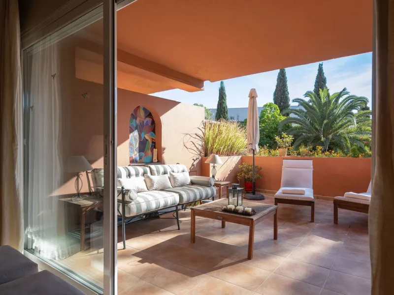 Just a short walk from the beach, this spacious two-bedroom apartment offers direct access to the beautifully maintained garden and swimming pool via a wide private terrace.