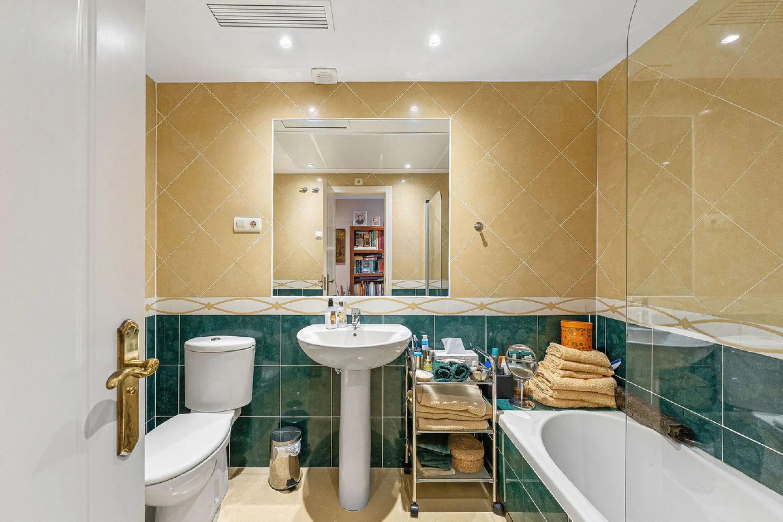 Just a short walk from the beach, this spacious two-bedroom apartment offers direct access to the beautifully maintained garden and swimming pool via a wide private terrace.