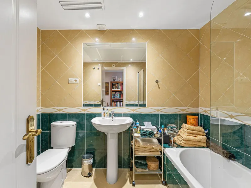 Just a short walk from the beach, this spacious two-bedroom apartment offers direct access to the beautifully maintained garden and swimming pool via a wide private terrace.