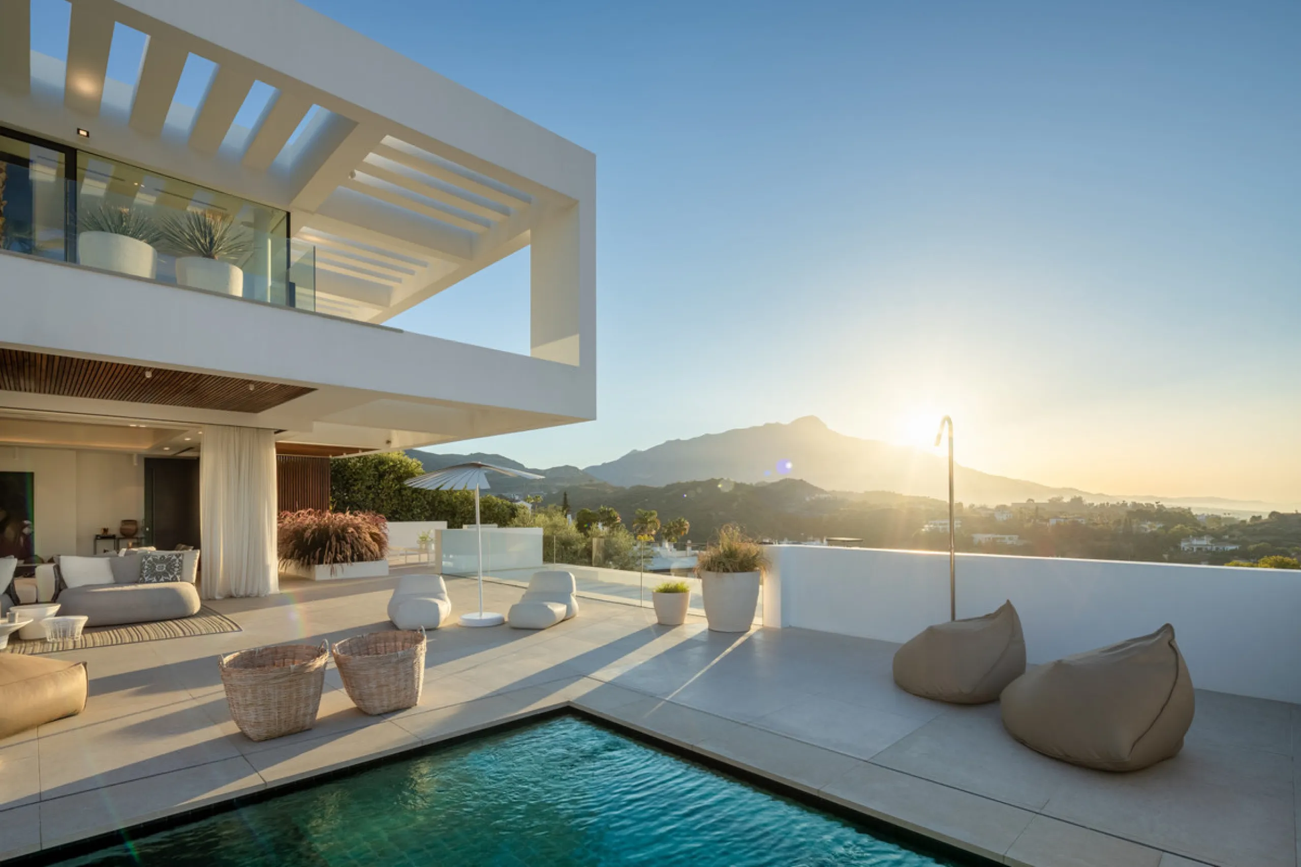 Nestled in the serene enclave of La Quinta, this contemporary villa, built in 2021, is designed to capture the essence of luxury living. South-facing, it offers stunning, sweeping views from the impressive La Concha Mountain to the Mediterranean Sea and e