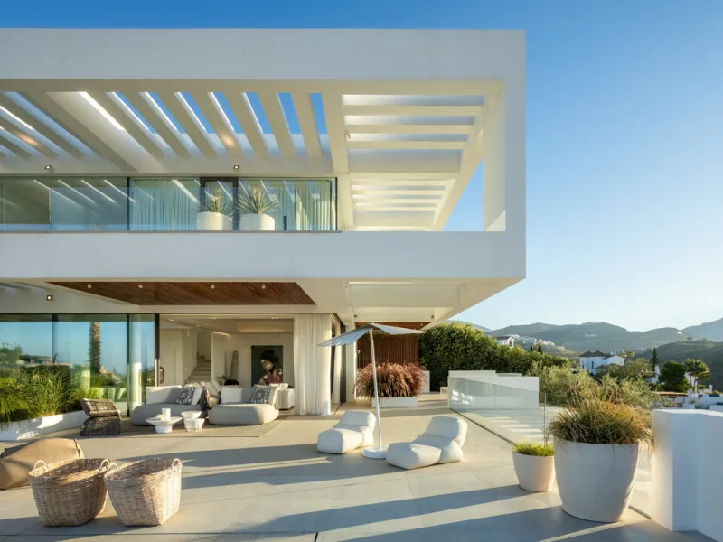 Nestled in the serene enclave of La Quinta, this contemporary villa, built in 2021, is designed to capture the essence of luxury living. South-facing, it offers stunning, sweeping views from the impressive La Concha Mountain to the Mediterranean Sea and e