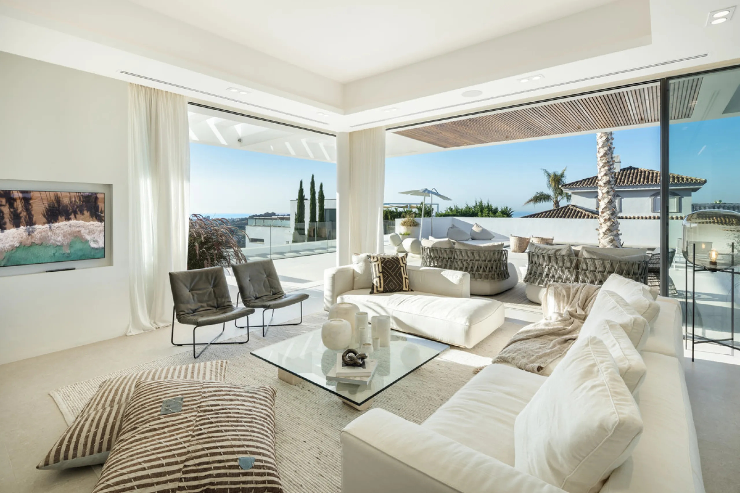 Nestled in the serene enclave of La Quinta, this contemporary villa, built in 2021, is designed to capture the essence of luxury living. South-facing, it offers stunning, sweeping views from the impressive La Concha Mountain to the Mediterranean Sea and e