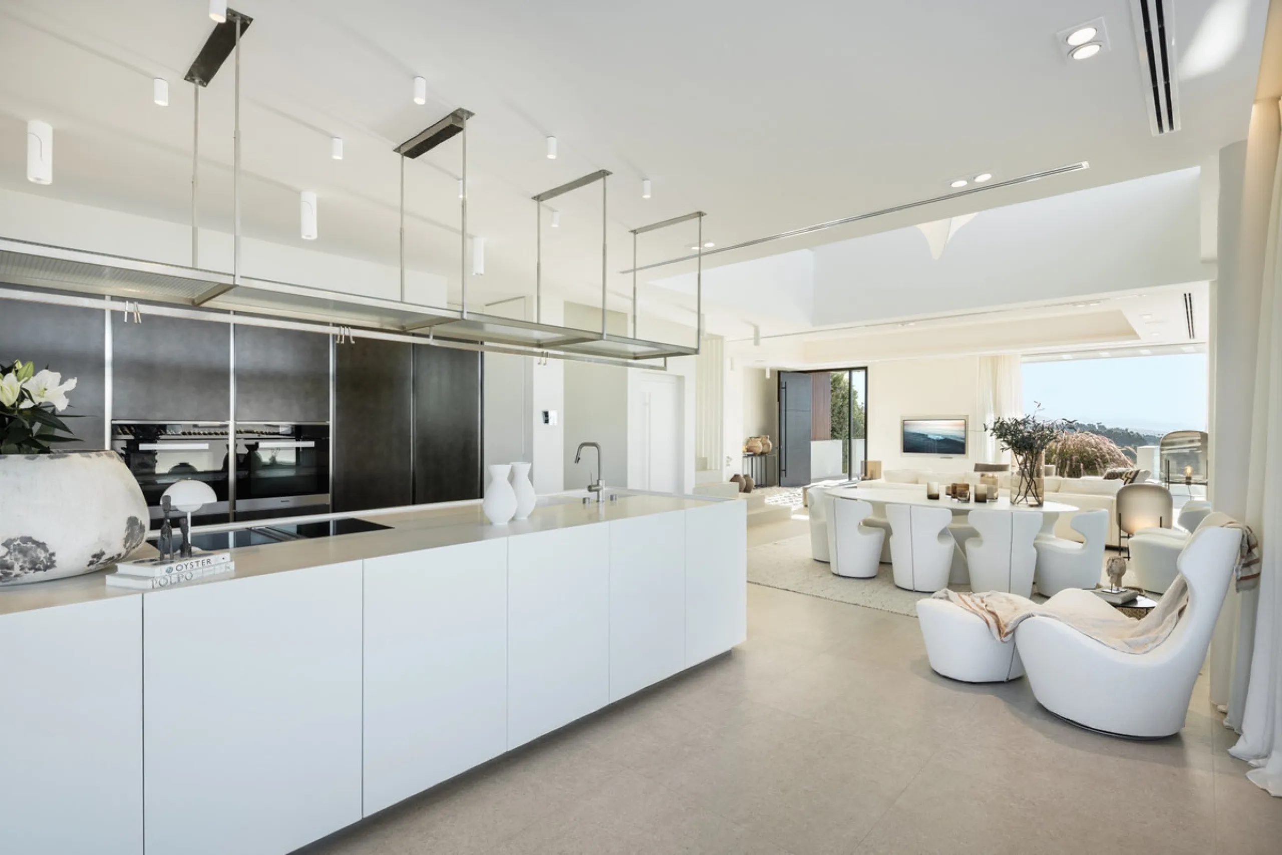 Nestled in the serene enclave of La Quinta, this contemporary villa, built in 2021, is designed to capture the essence of luxury living. South-facing, it offers stunning, sweeping views from the impressive La Concha Mountain to the Mediterranean Sea and e