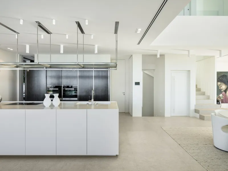Nestled in the serene enclave of La Quinta, this contemporary villa, built in 2021, is designed to capture the essence of luxury living. South-facing, it offers stunning, sweeping views from the impressive La Concha Mountain to the Mediterranean Sea and e