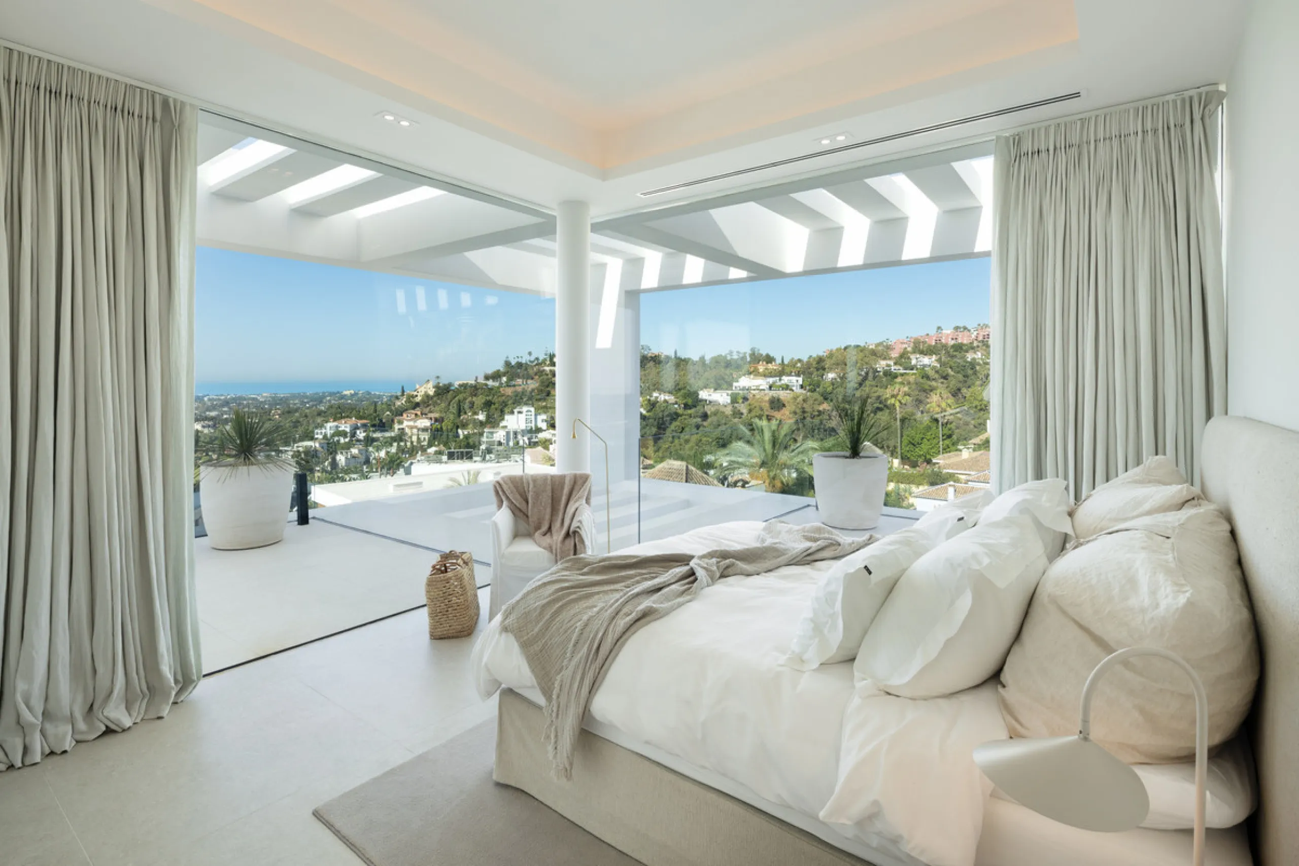Nestled in the serene enclave of La Quinta, this contemporary villa, built in 2021, is designed to capture the essence of luxury living. South-facing, it offers stunning, sweeping views from the impressive La Concha Mountain to the Mediterranean Sea and e