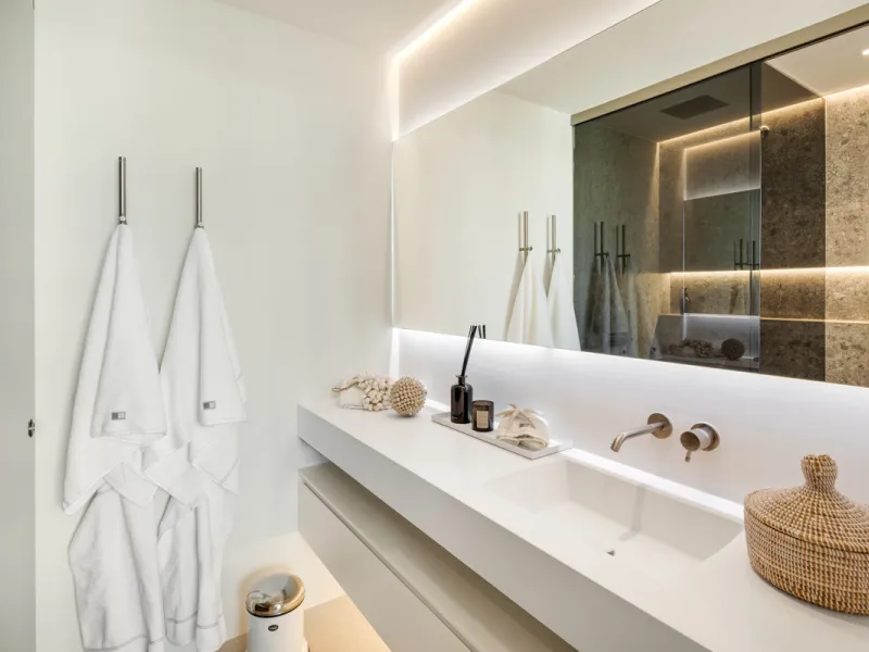 Nestled in the serene enclave of La Quinta, this contemporary villa, built in 2021, is designed to capture the essence of luxury living. South-facing, it offers stunning, sweeping views from the impressive La Concha Mountain to the Mediterranean Sea and e