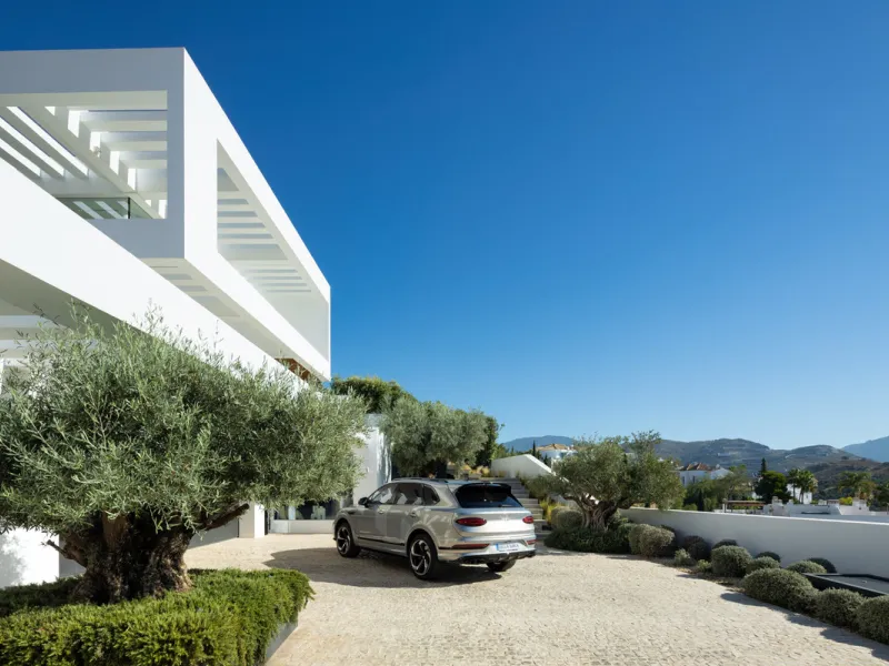 Nestled in the serene enclave of La Quinta, this contemporary villa, built in 2021, is designed to capture the essence of luxury living. South-facing, it offers stunning, sweeping views from the impressive La Concha Mountain to the Mediterranean Sea and e