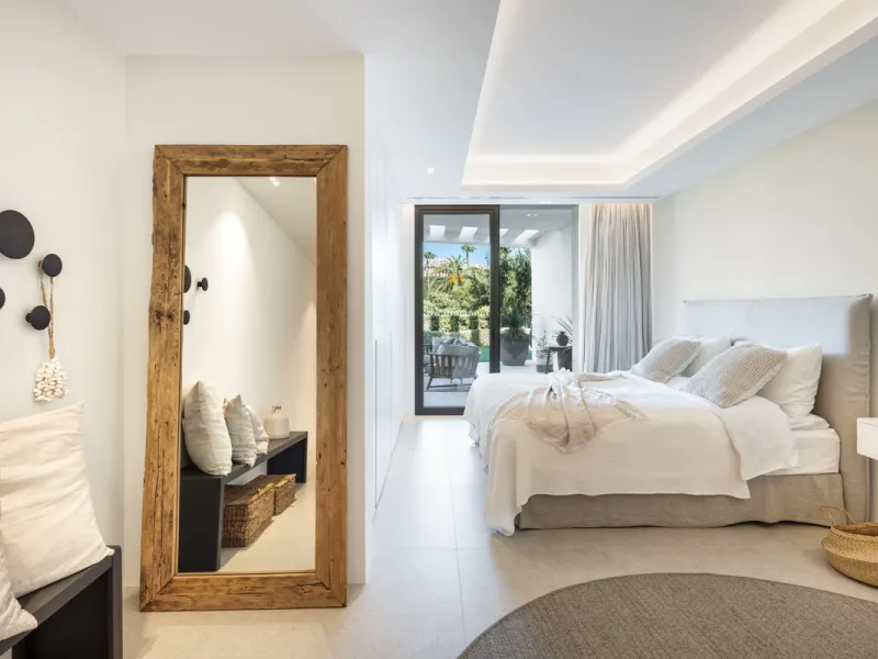 Nestled in the serene enclave of La Quinta, this contemporary villa, built in 2021, is designed to capture the essence of luxury living. South-facing, it offers stunning, sweeping views from the impressive La Concha Mountain to the Mediterranean Sea and e