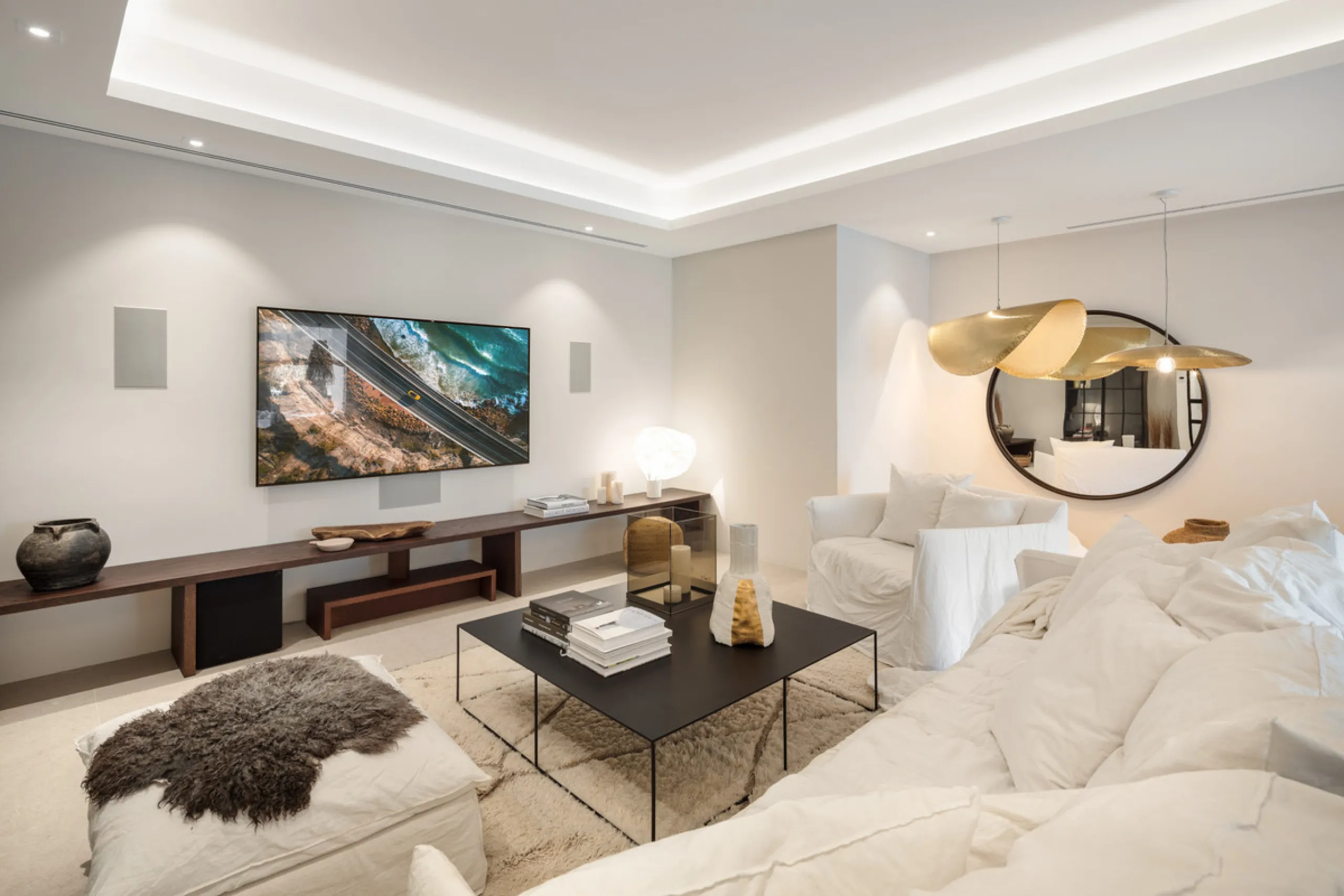 Nestled in the serene enclave of La Quinta, this contemporary villa, built in 2021, is designed to capture the essence of luxury living. South-facing, it offers stunning, sweeping views from the impressive La Concha Mountain to the Mediterranean Sea and e