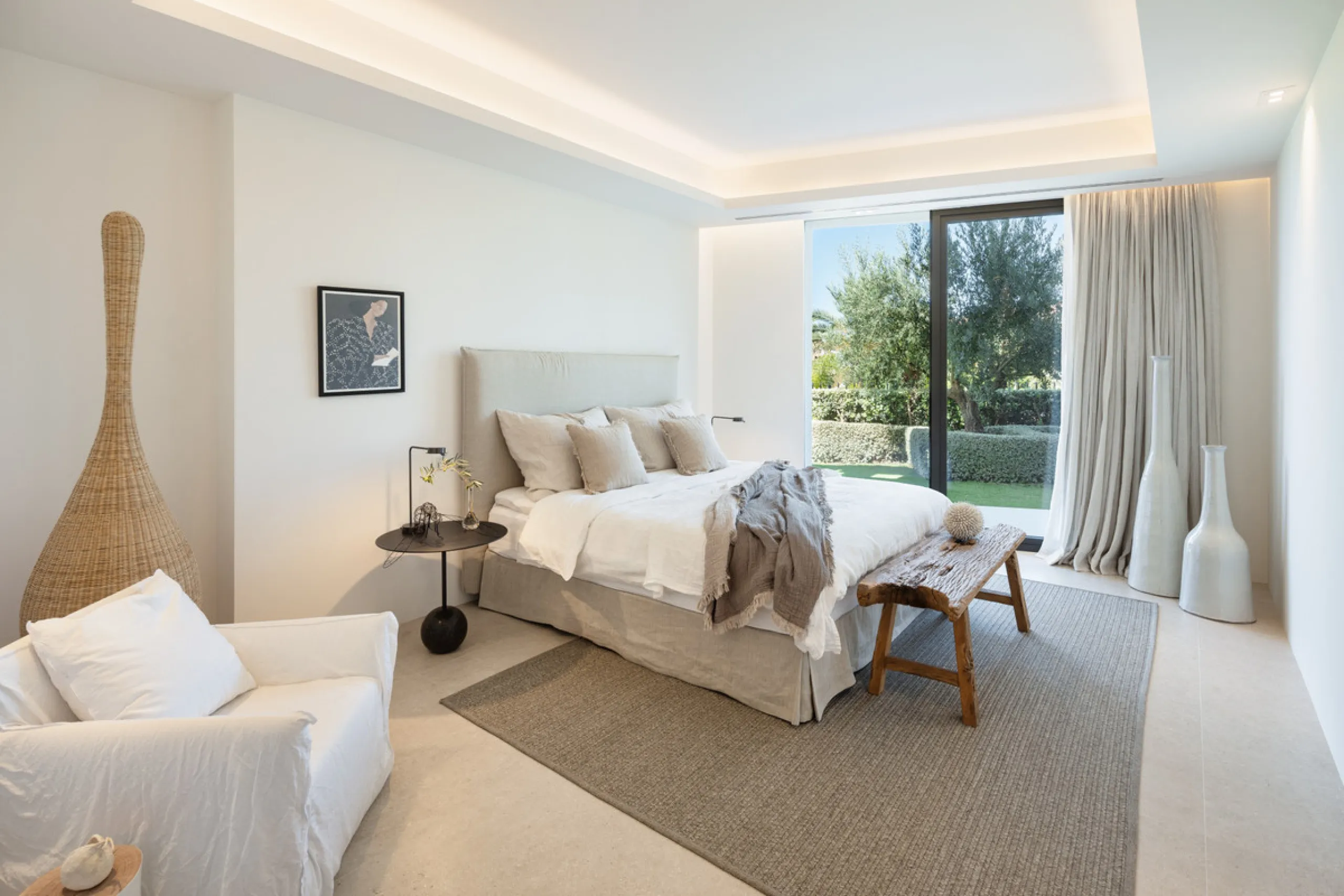 Nestled in the serene enclave of La Quinta, this contemporary villa, built in 2021, is designed to capture the essence of luxury living. South-facing, it offers stunning, sweeping views from the impressive La Concha Mountain to the Mediterranean Sea and e