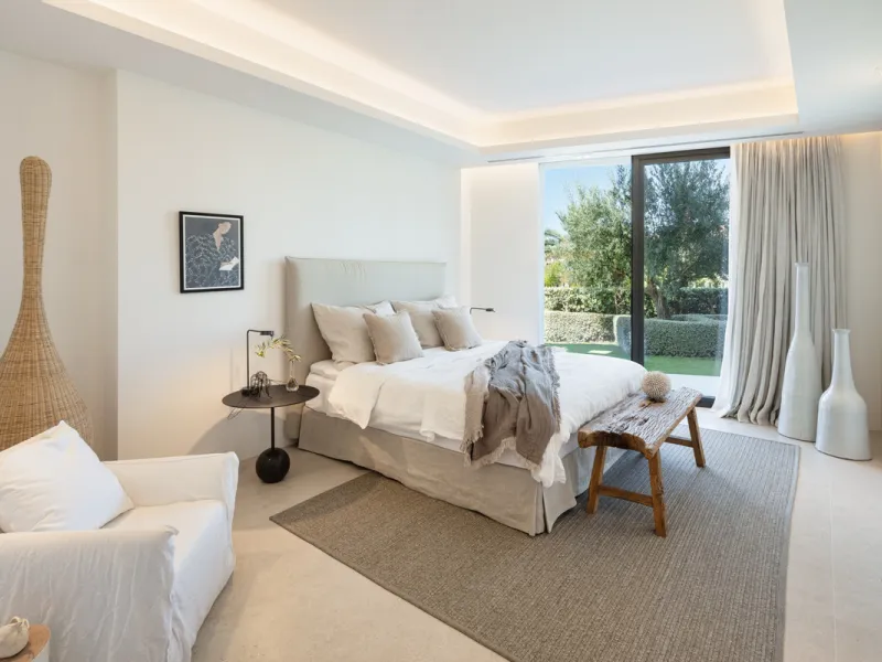 Nestled in the serene enclave of La Quinta, this contemporary villa, built in 2021, is designed to capture the essence of luxury living. South-facing, it offers stunning, sweeping views from the impressive La Concha Mountain to the Mediterranean Sea and e