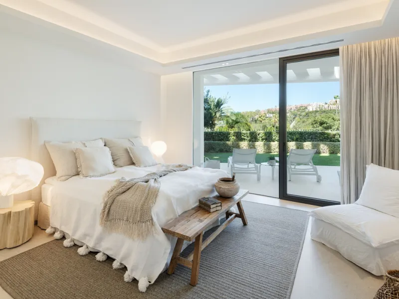 Nestled in the serene enclave of La Quinta, this contemporary villa, built in 2021, is designed to capture the essence of luxury living. South-facing, it offers stunning, sweeping views from the impressive La Concha Mountain to the Mediterranean Sea and e