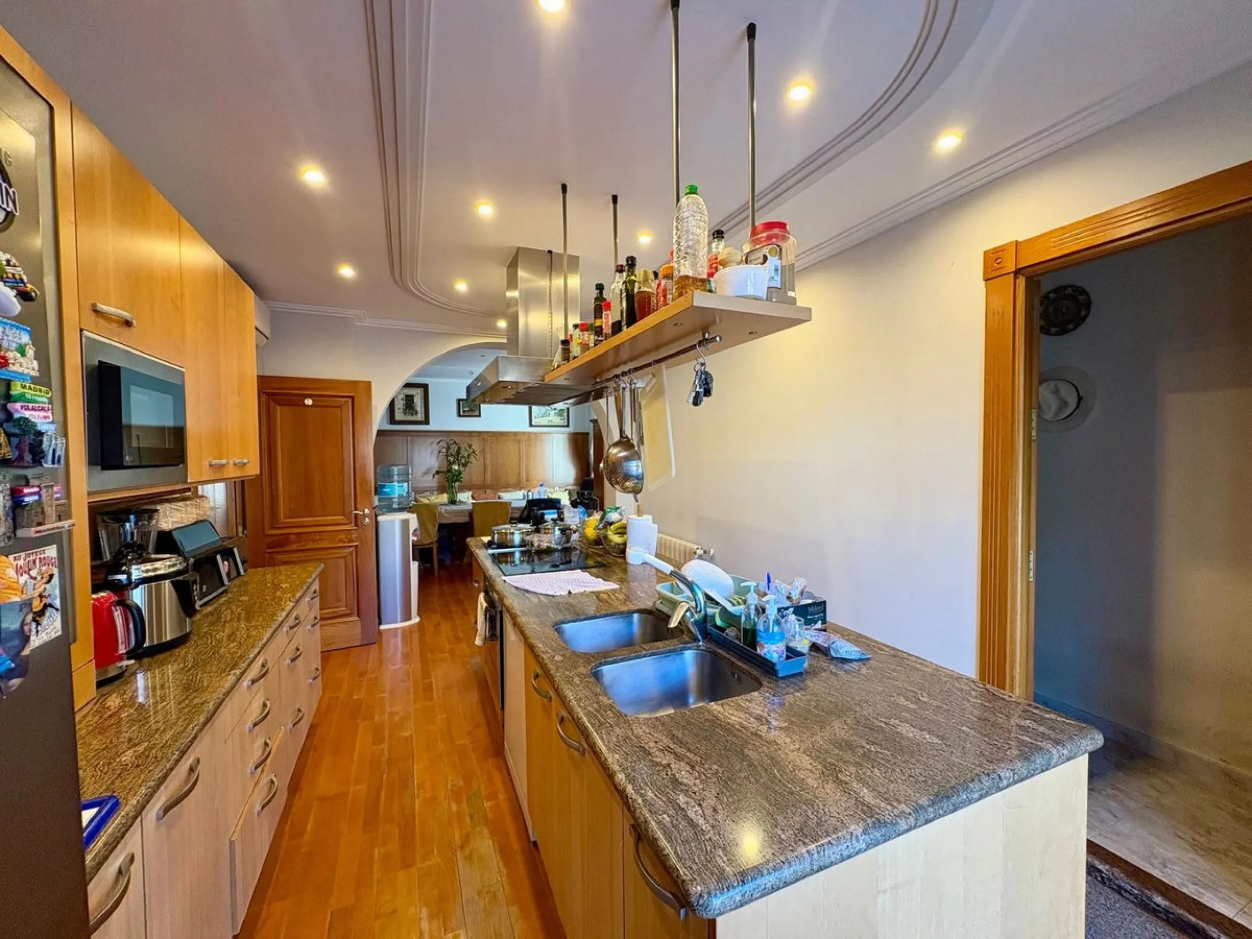 House - Detached Villa в продаже в Fuengirola, Málaga. В доме 5 спален и 4 ванных комнат. Площадь дома 504 м². Площадь участка 2437 м²