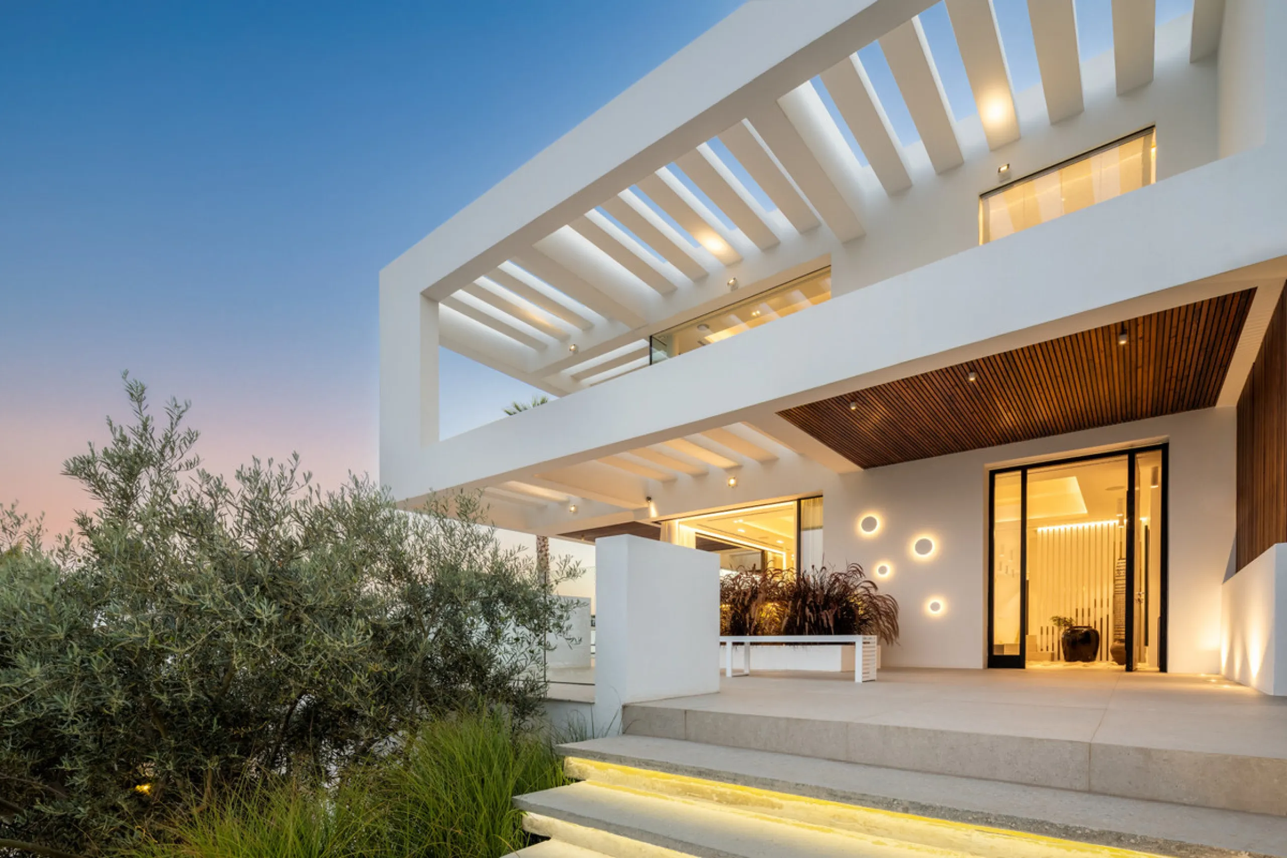 Nestled in the serene enclave of La Quinta, this contemporary villa, built in 2021, is designed to capture the essence of luxury living. South-facing, it offers stunning, sweeping views from the impressive La Concha Mountain to the Mediterranean Sea and e