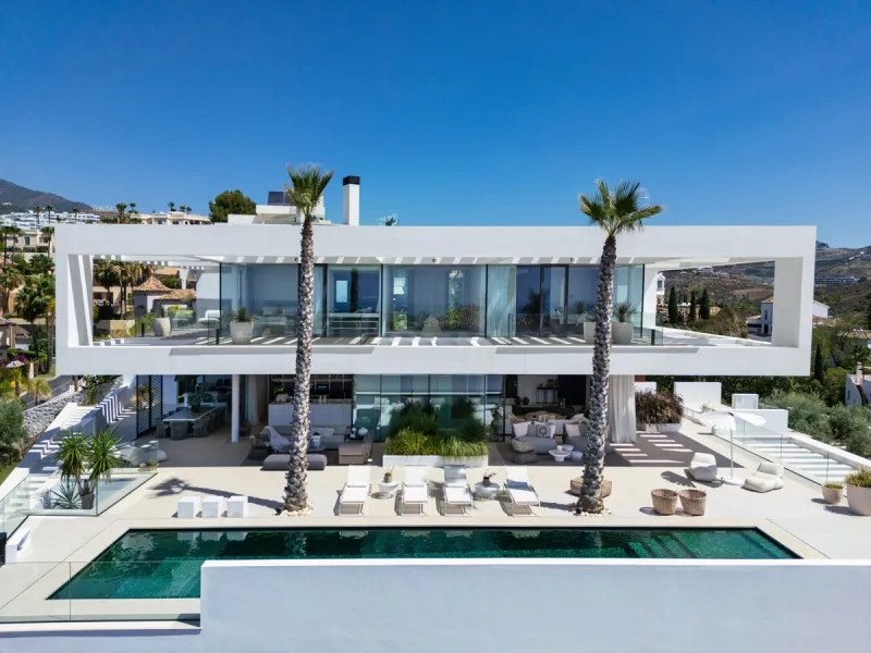 Nestled in the serene enclave of La Quinta, this contemporary villa, built in 2021, is designed to capture the essence of luxury living. South-facing, it offers stunning, sweeping views from the impressive La Concha Mountain to the Mediterranean Sea and e