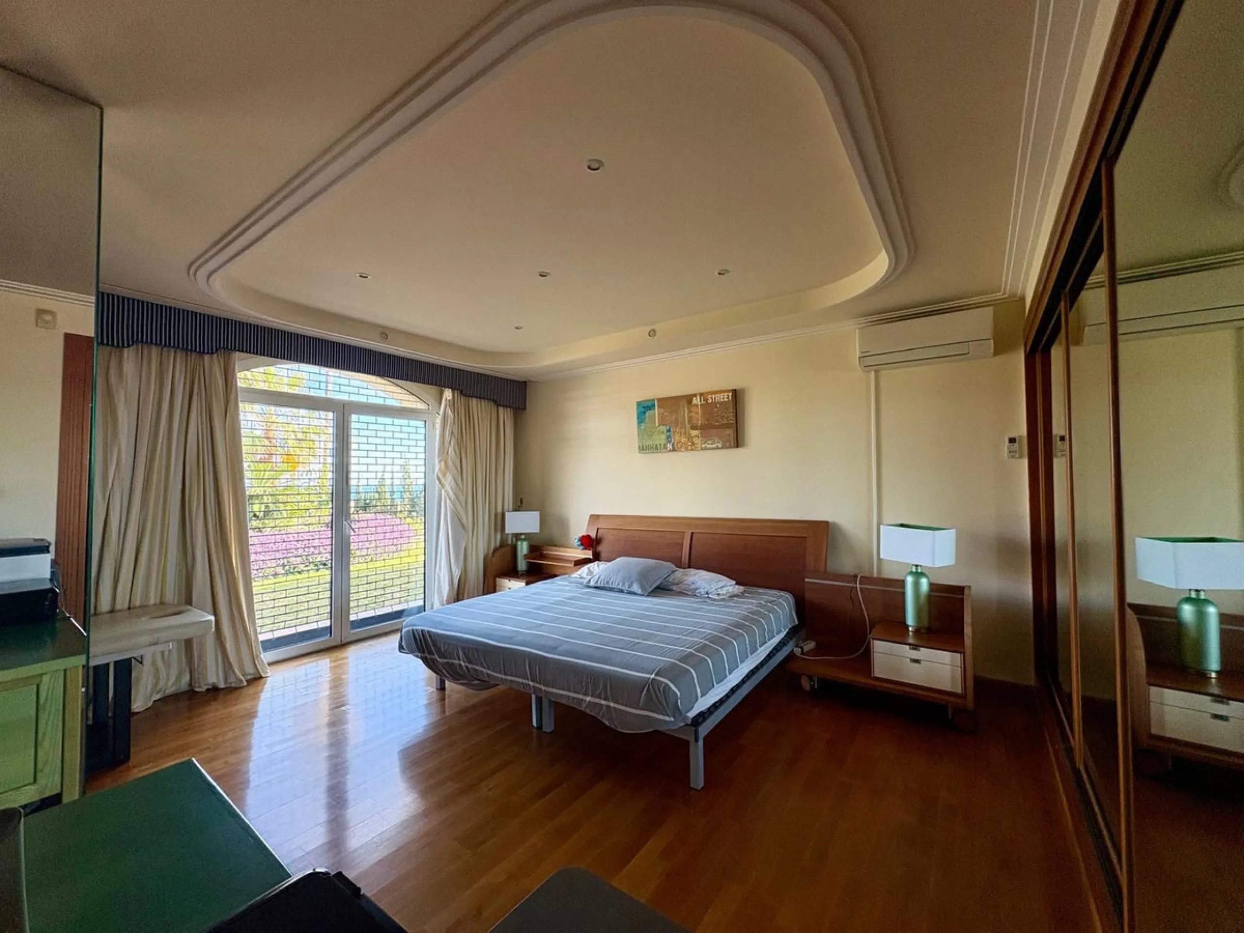 House - Detached Villa в продаже в Fuengirola, Málaga. В доме 5 спален и 4 ванных комнат. Площадь дома 504 м². Площадь участка 2437 м²