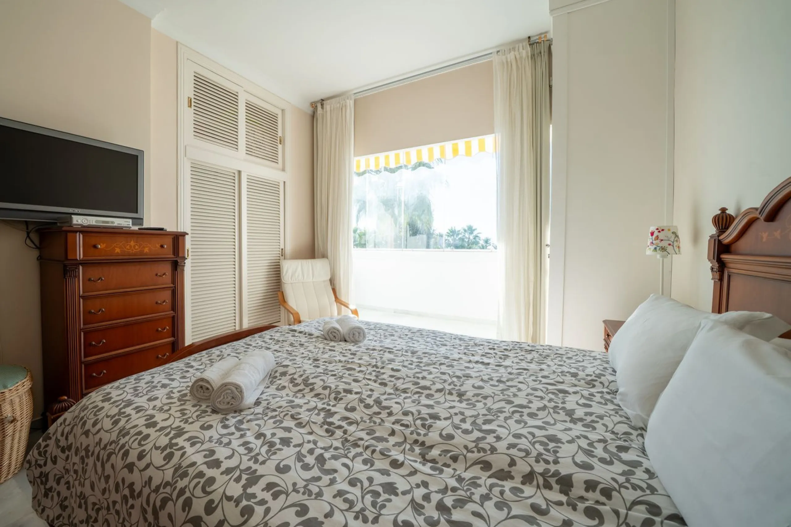Apartment - Middle Floor Apartment в продаже в Marbella, Málaga. В доме 3 спален и 4 ванных комнат. Площадь дома 215 м²
