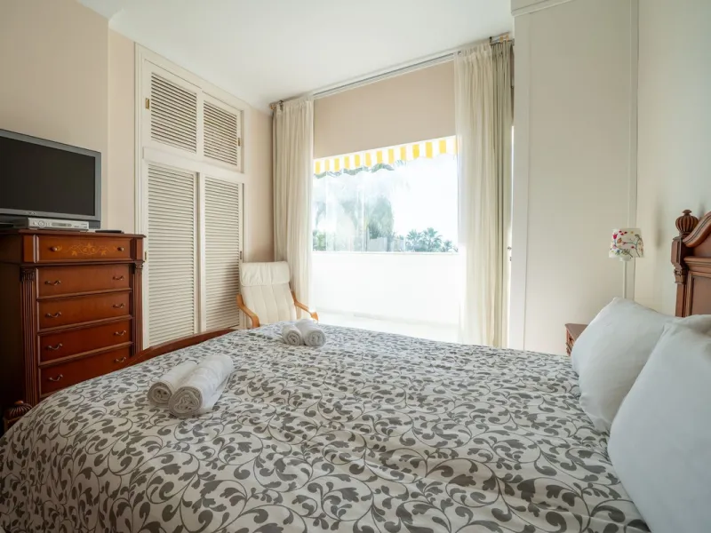 Apartment - Middle Floor Apartment в продаже в Marbella, Málaga. В доме 3 спален и 4 ванных комнат. Площадь дома 215 м²