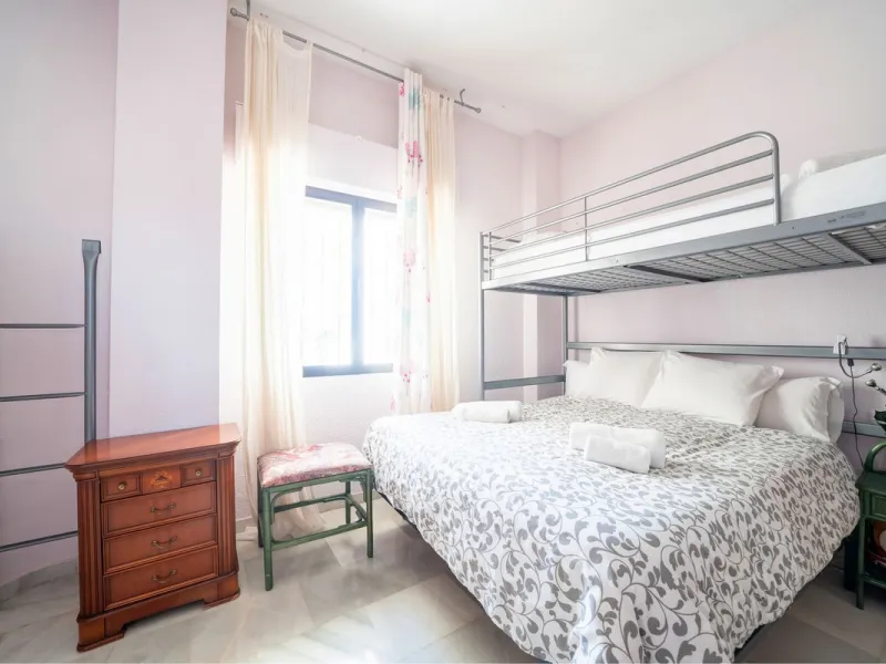 Apartment - Middle Floor Apartment в продаже в Marbella, Málaga. В доме 3 спален и 4 ванных комнат. Площадь дома 215 м²
