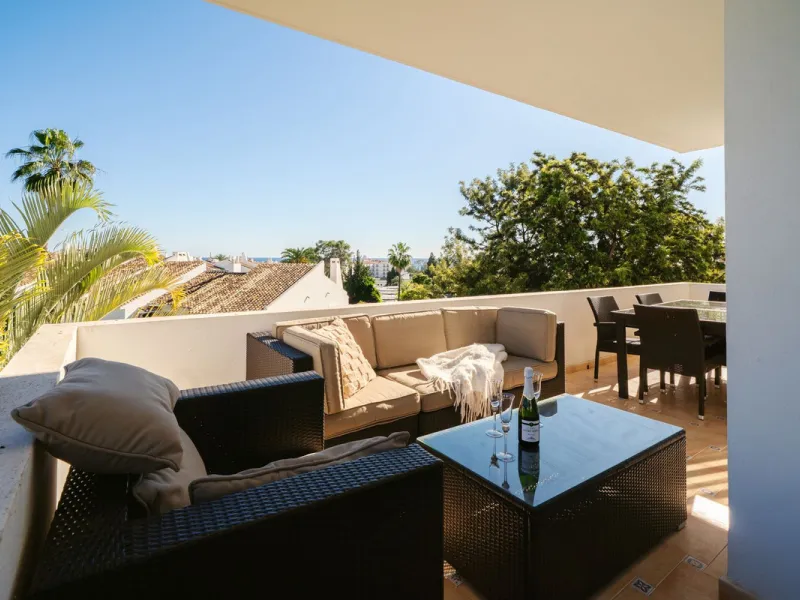 Apartment - Middle Floor Apartment в продаже в Marbella, Málaga. В доме 3 спален и 4 ванных комнат. Площадь дома 215 м²