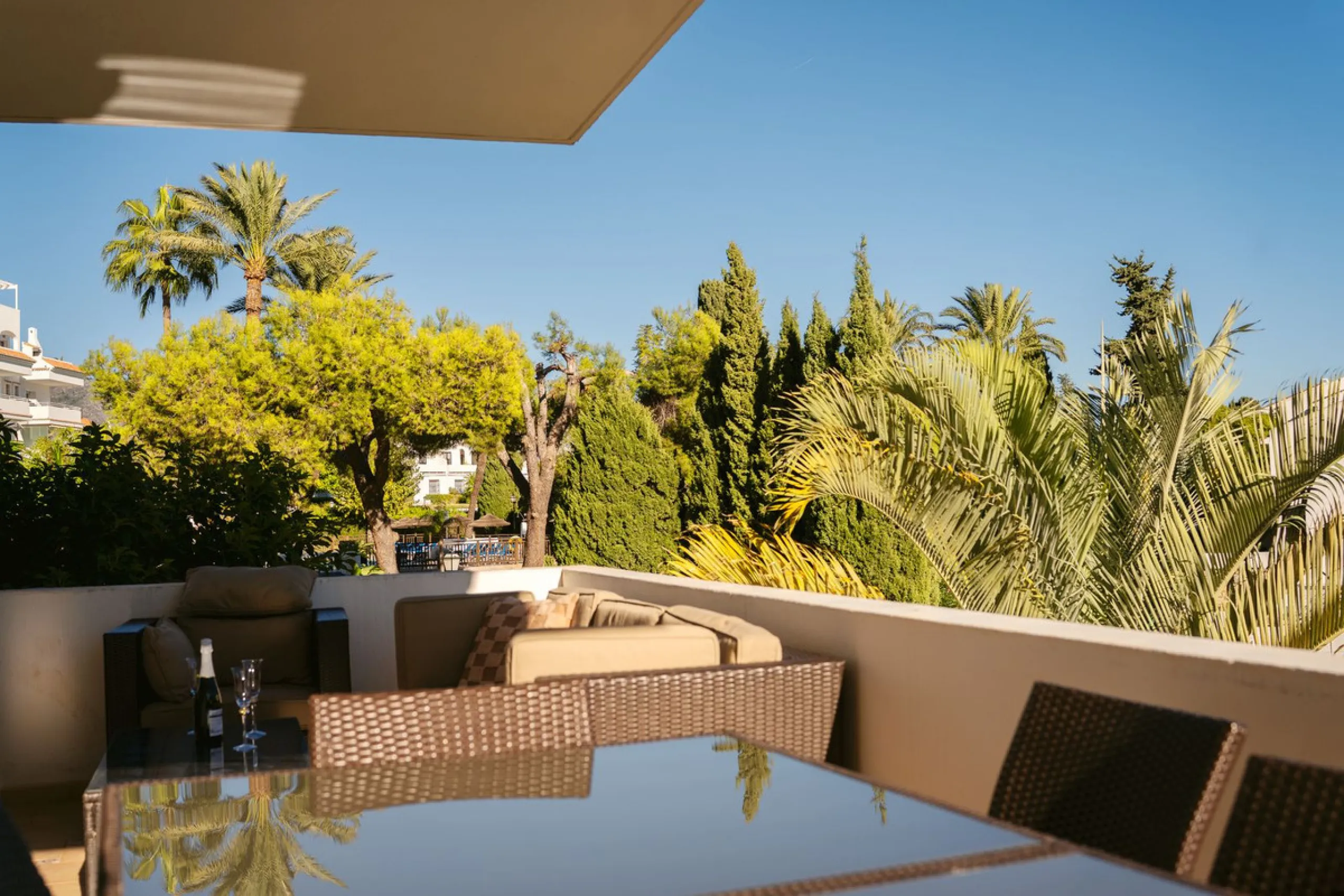 Apartment - Middle Floor Apartment в продаже в Marbella, Málaga. В доме 3 спален и 4 ванных комнат. Площадь дома 215 м²