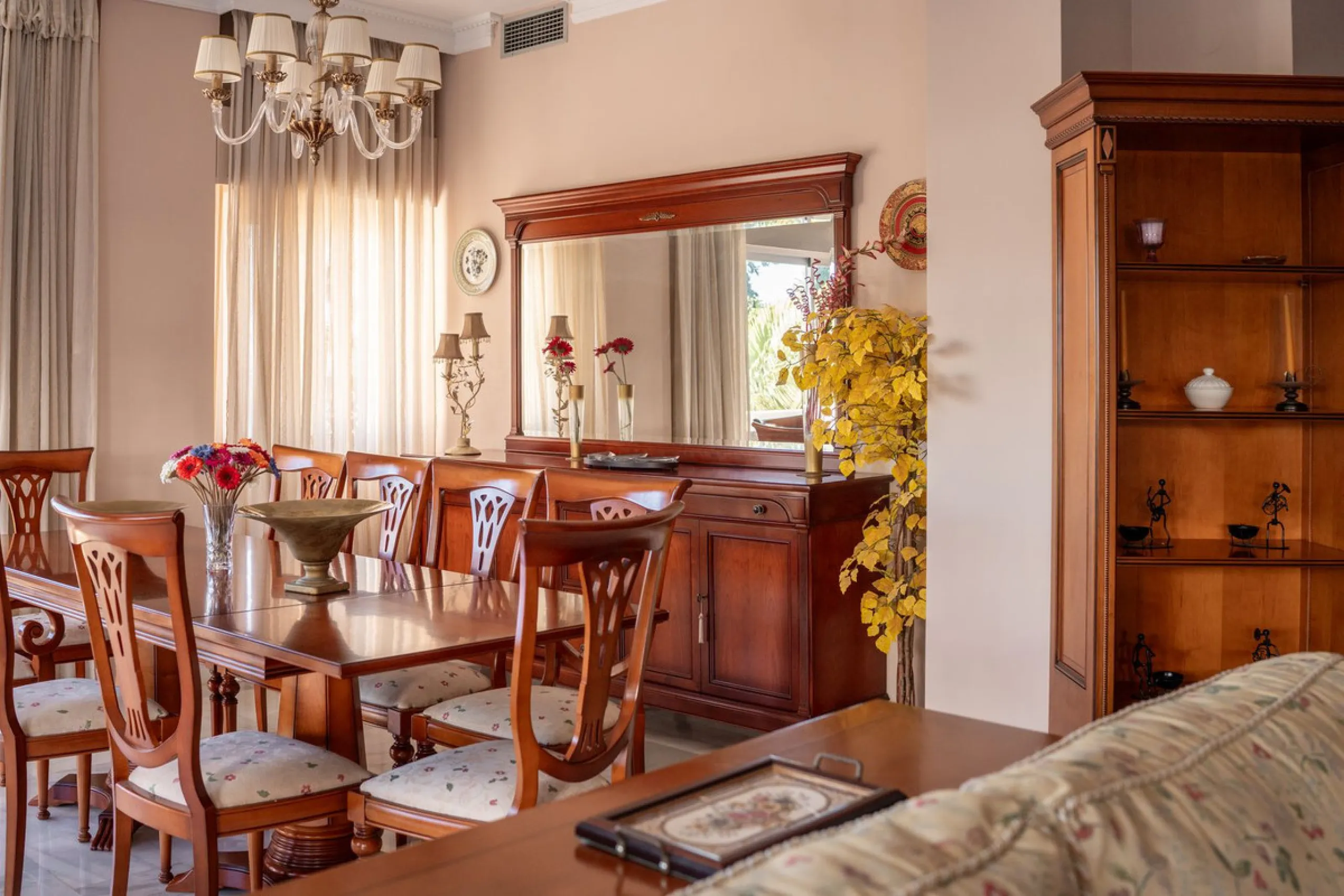 Apartment - Middle Floor Apartment в продаже в Marbella, Málaga. В доме 3 спален и 4 ванных комнат. Площадь дома 215 м²