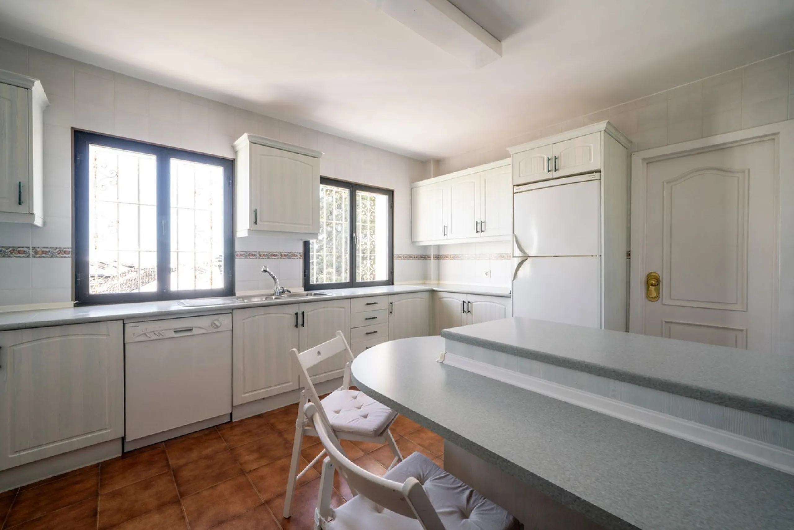 Apartment - Middle Floor Apartment в продаже в Marbella, Málaga. В доме 3 спален и 4 ванных комнат. Площадь дома 215 м²