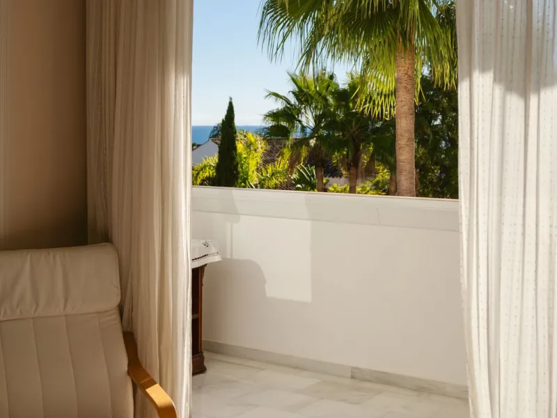 Apartment - Middle Floor Apartment в продаже в Marbella, Málaga. В доме 3 спален и 4 ванных комнат. Площадь дома 215 м²