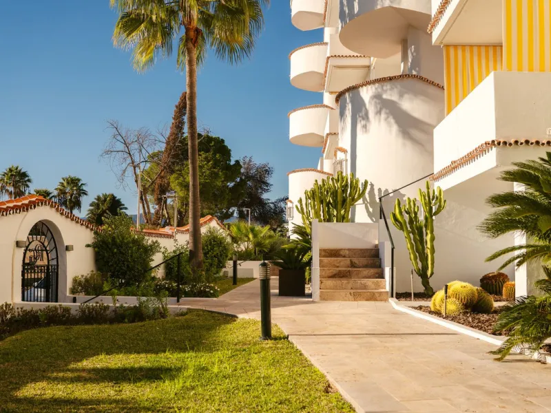 Apartment - Middle Floor Apartment в продаже в Marbella, Málaga. В доме 3 спален и 4 ванных комнат. Площадь дома 215 м²