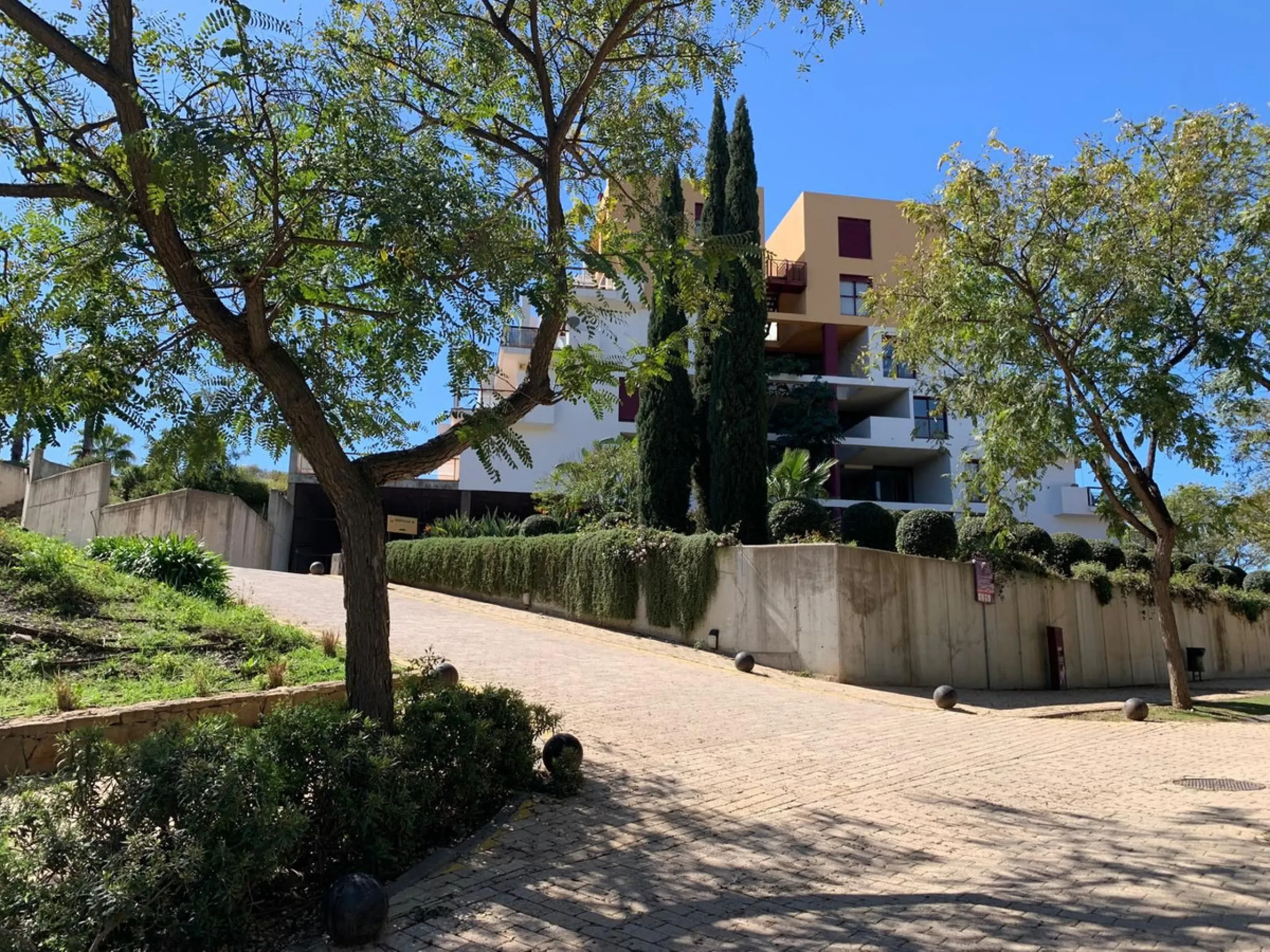 Charming 1-Bedroom Apartment in Parque Botánico Urbanisation – Estepona, with Resort Amenities