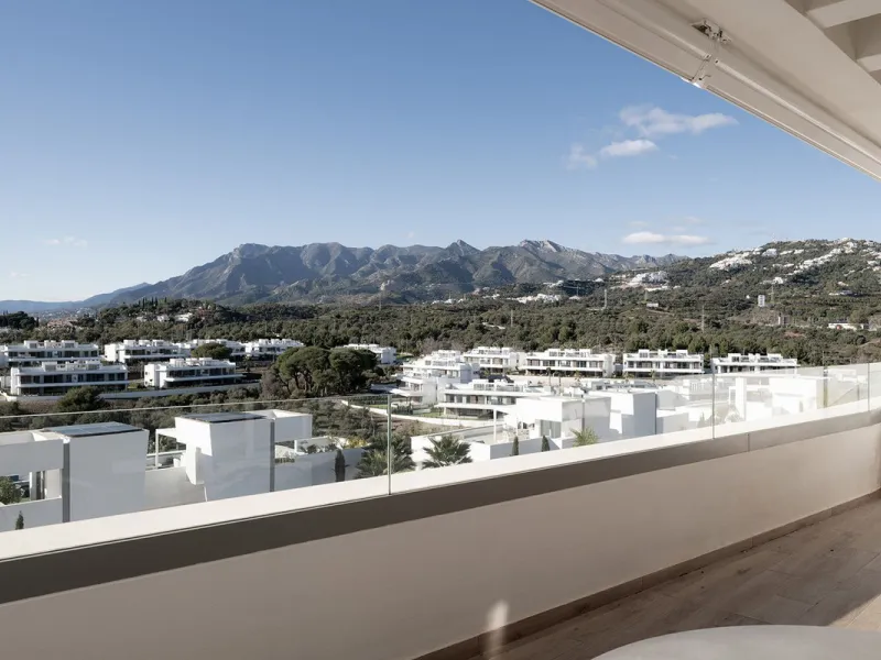 Situated in a gated development next to Santa Clara golf and minutes away from Marbella centre, this stunning modern penthouse has it all!