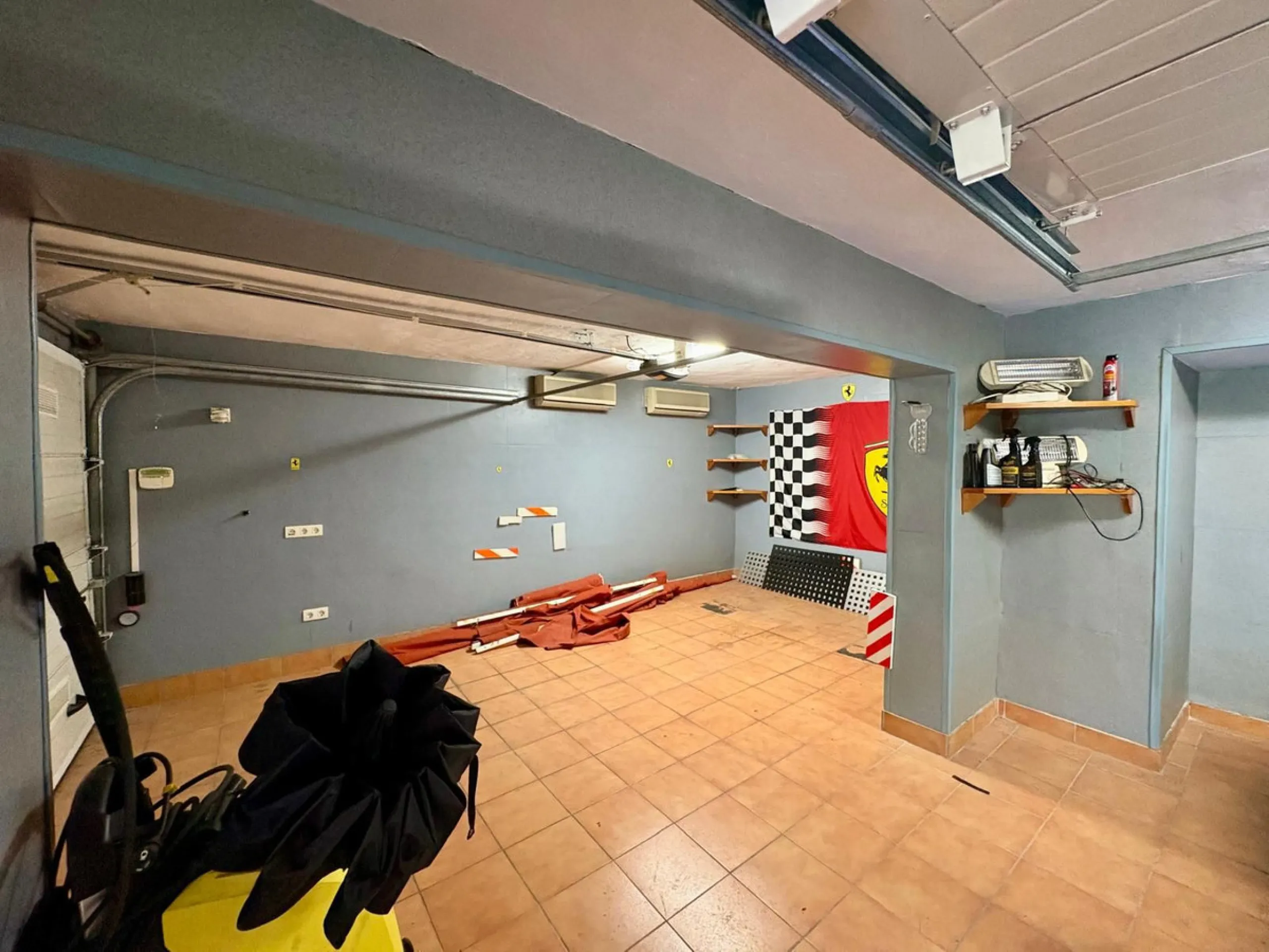 House - Detached Villa в продаже в Fuengirola, Málaga. В доме 5 спален и 4 ванных комнат. Площадь дома 504 м². Площадь участка 2437 м²