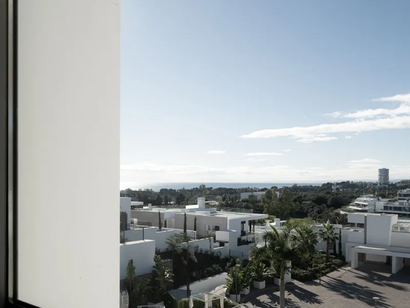 Situated in a gated development next to Santa Clara golf and minutes away from Marbella centre, this stunning modern penthouse has it all!