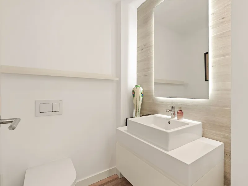 Situated in a gated development next to Santa Clara golf and minutes away from Marbella centre, this stunning modern penthouse has it all!