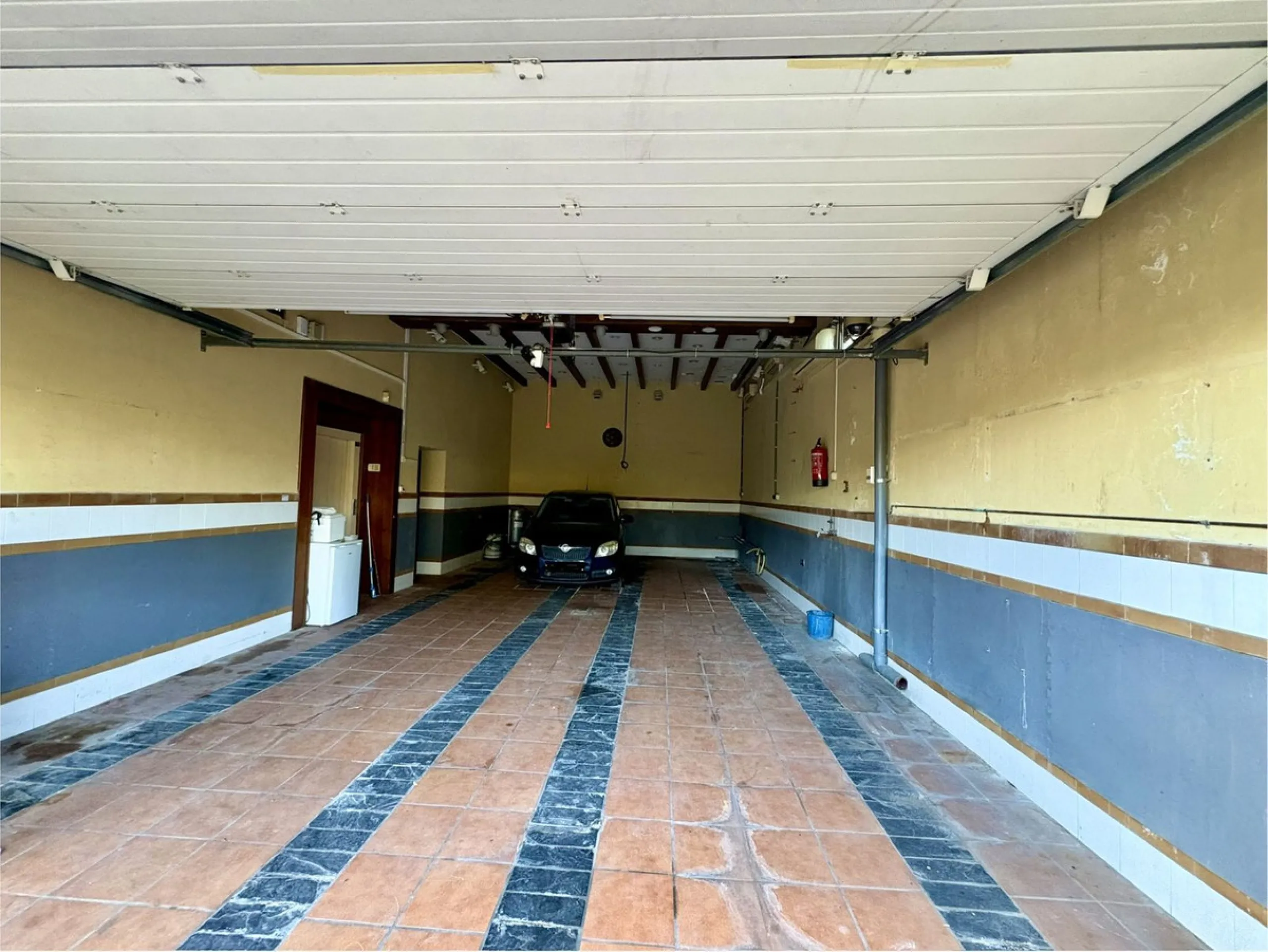 House - Detached Villa в продаже в Fuengirola, Málaga. В доме 5 спален и 4 ванных комнат. Площадь дома 504 м². Площадь участка 2437 м²