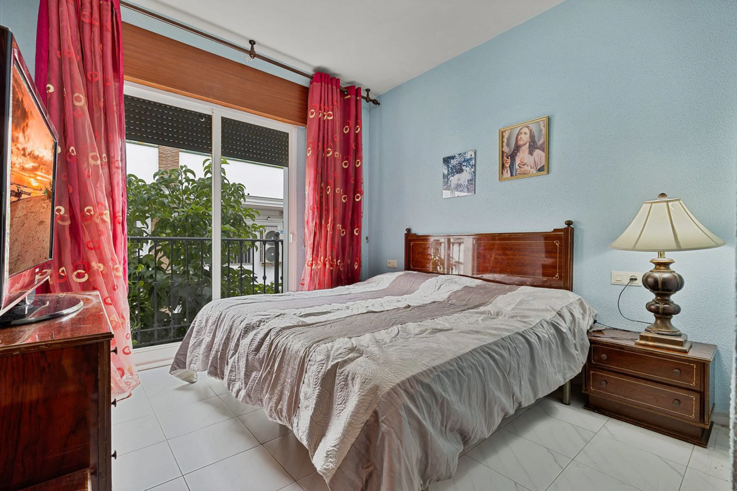 Prime location: Just 150m from the beach and close to all amenities.