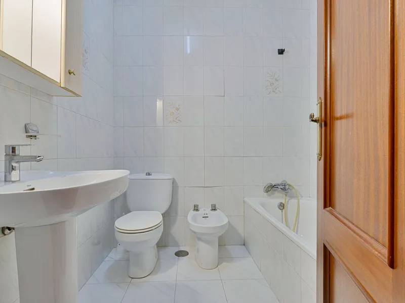 Prime location: Just 150m from the beach and close to all amenities.