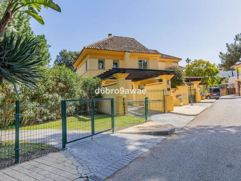 €985,000 | Marbella East – Río Real – Greenlife Village | Classic Andalusian Corner Townhouse!!