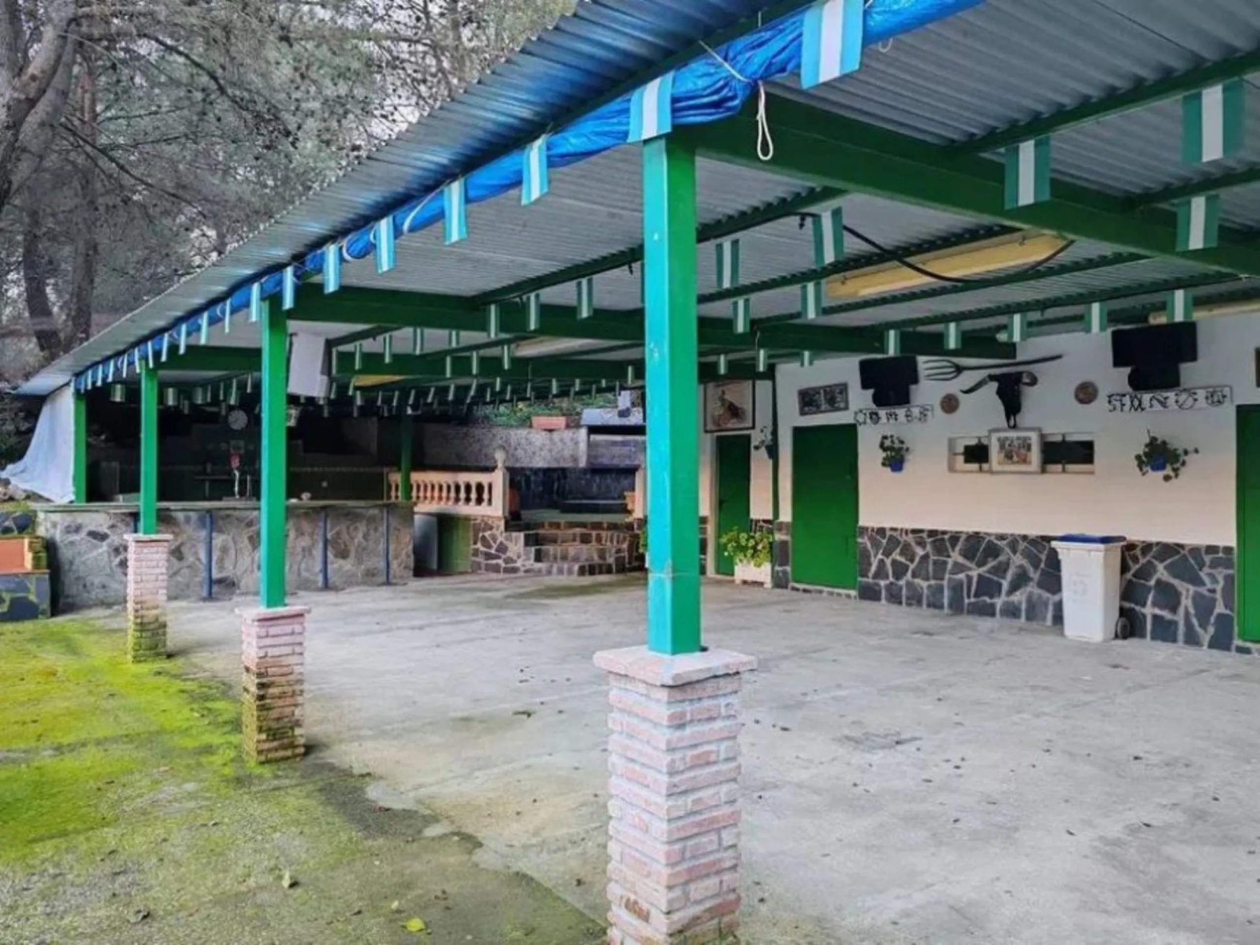 Very special countryside estate located just 15 minutes from Marbella, on the road that connects Marbella with Ojén and Monda.