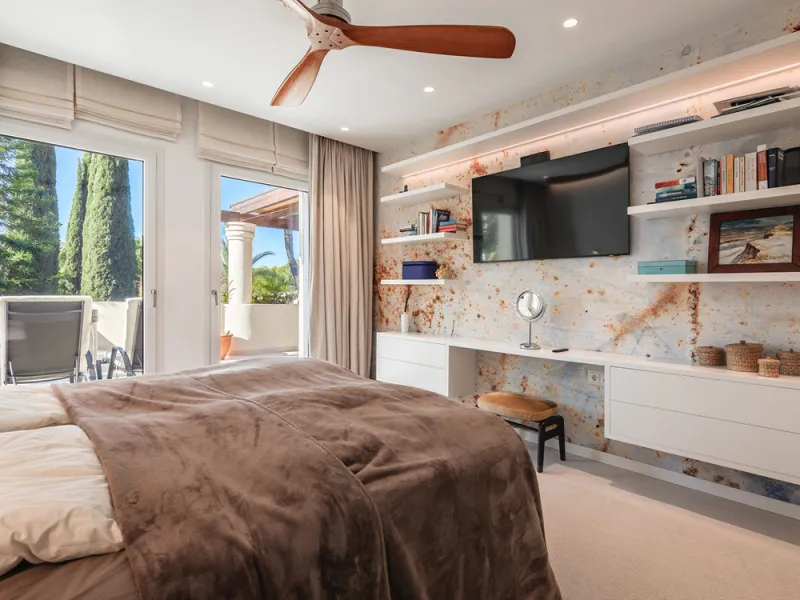 This exceptional and exquisitely designed southwest-facing duplex penthouse offers a stunning panoramic view of the award-winning gardens of Las Alamandas, in Nueva Andalucía, providing an ideal balance of sun and shade across its expansive terrace spaces