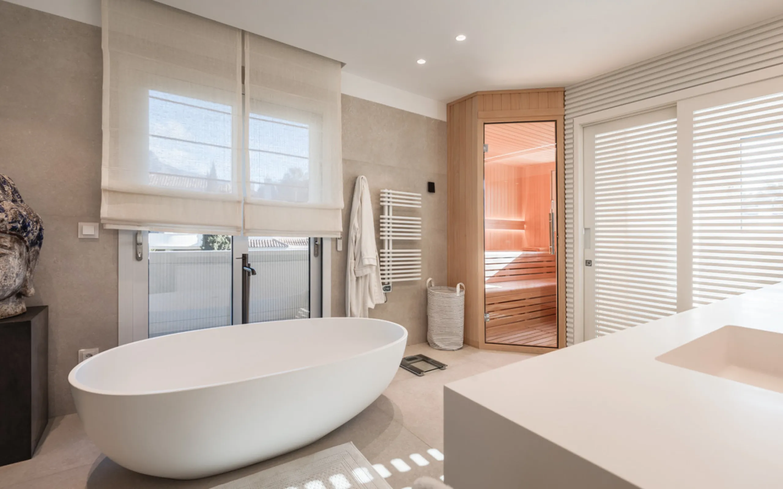 This exceptional and exquisitely designed southwest-facing duplex penthouse offers a stunning panoramic view of the award-winning gardens of Las Alamandas, in Nueva Andalucía, providing an ideal balance of sun and shade across its expansive terrace spaces